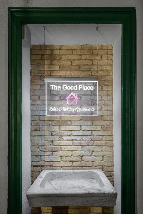The Good Place Каляри Екстериор снимка